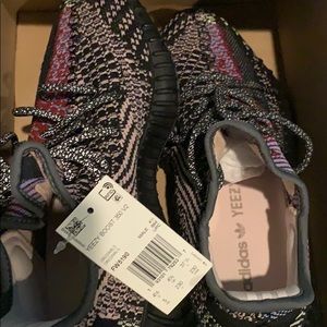 Yeezy yechil brand new with tags